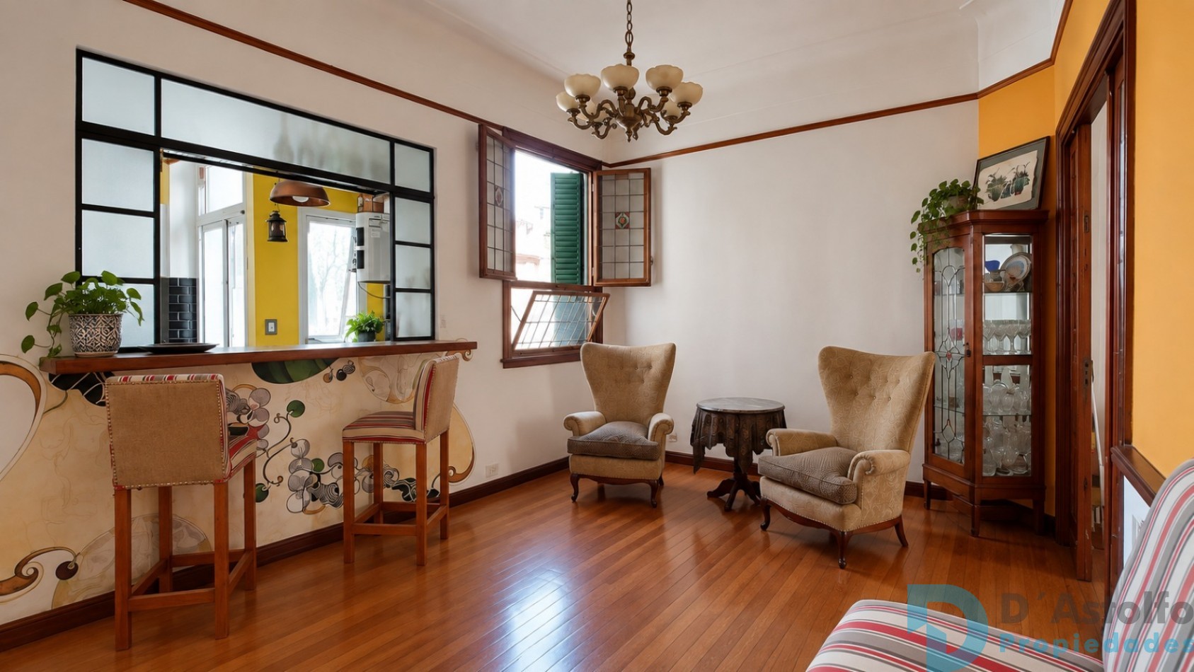 Departamento de 3 ambientes de 67 m², con detalles arquitectonicos originales