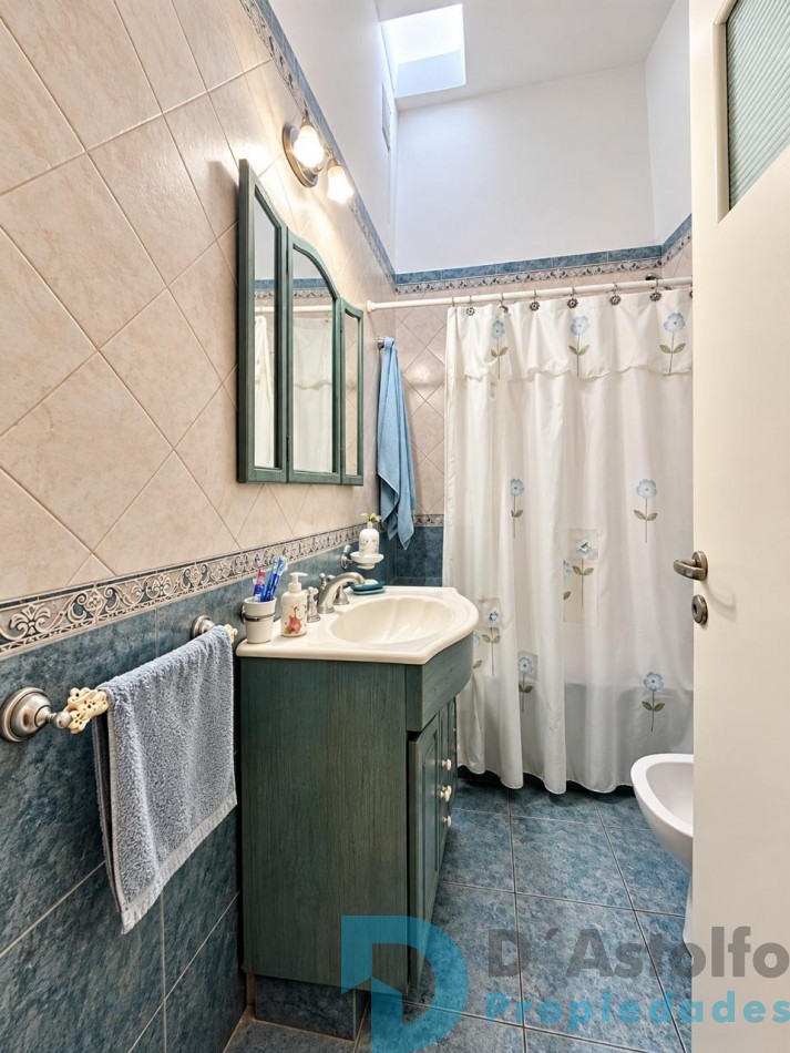 PH AL FRENTE 114 M² TOTALES | COCHERA, JARDIN Y PATIO | RECICLADO