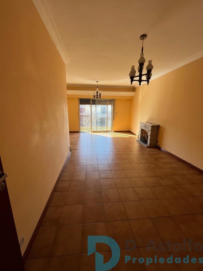 Excelente propiedad 5 ambientes en primer Piso