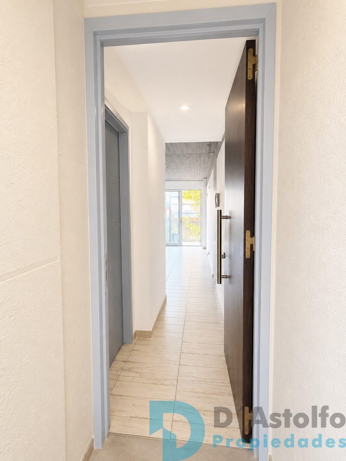 Impecable monoambiente c/cochera en alquiler
