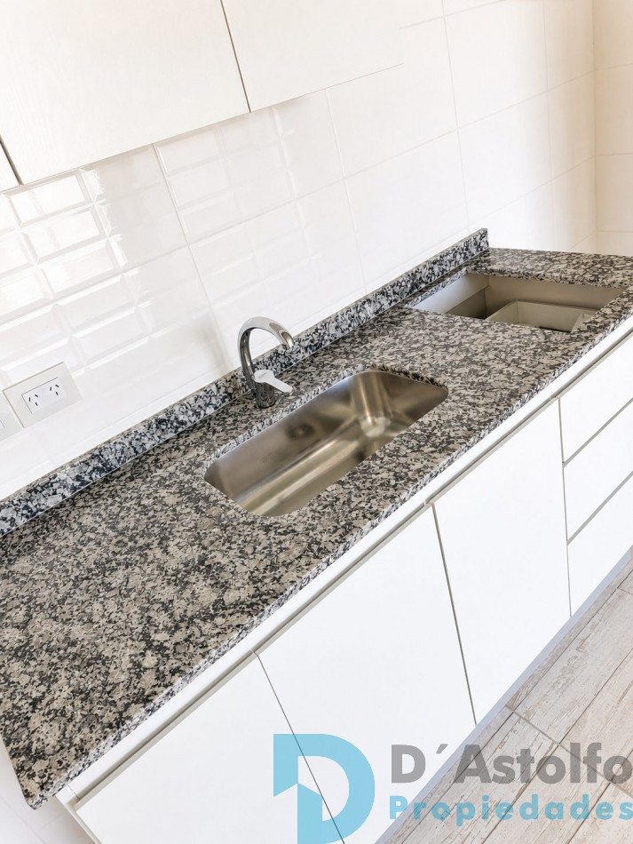Impecable monoambiente c/cochera en alquiler
