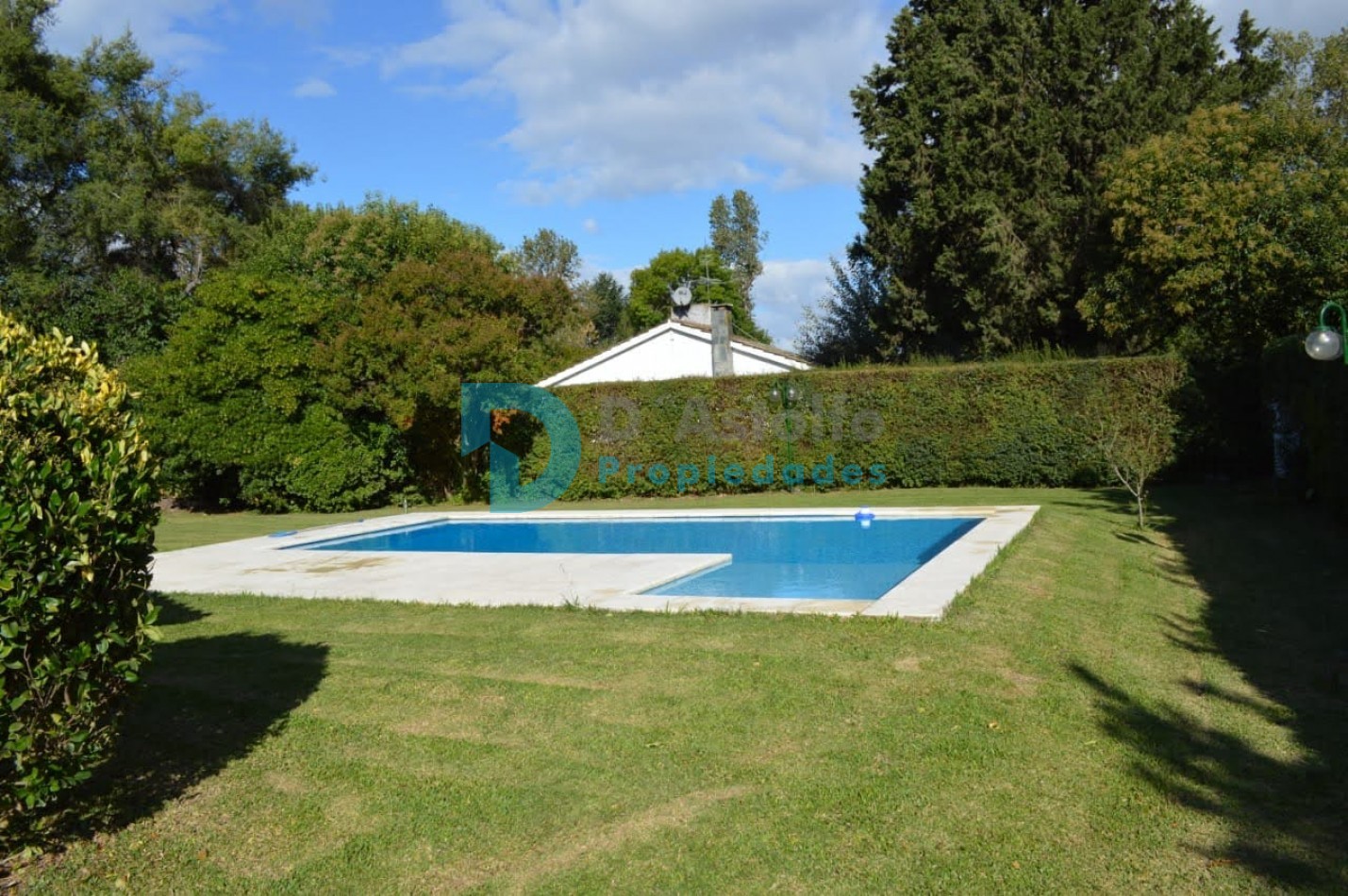 Increible Casa Quinta en un Predio Parquizado de 2568 m²