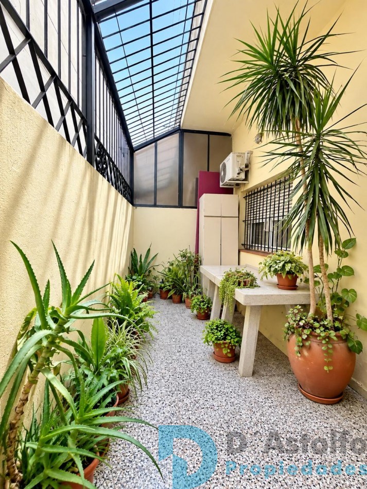 PH AL FRENTE 114 M² TOTALES | COCHERA, JARDIN Y PATIO | RECICLADO